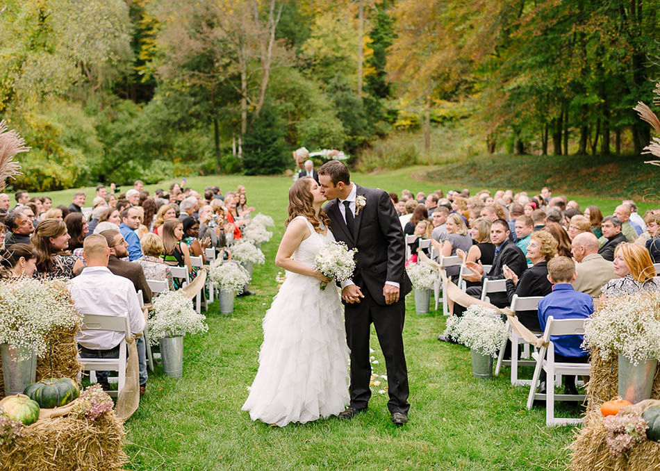 An autumn Hillbrook Club Cleveland wedding by Hunter Photographic