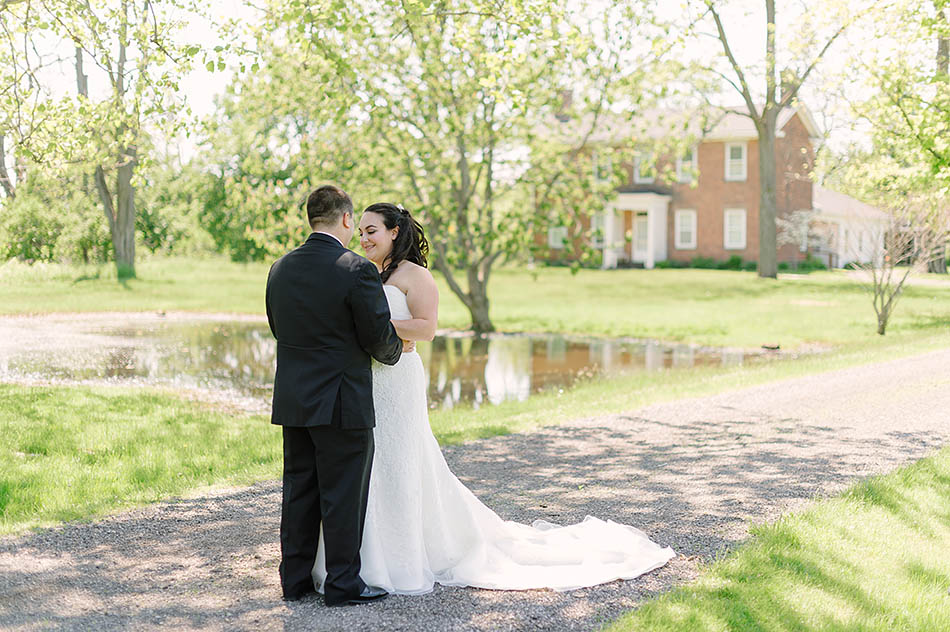 An Avon Lake wedding at Fountaine Bleau with Lindsey and Jared