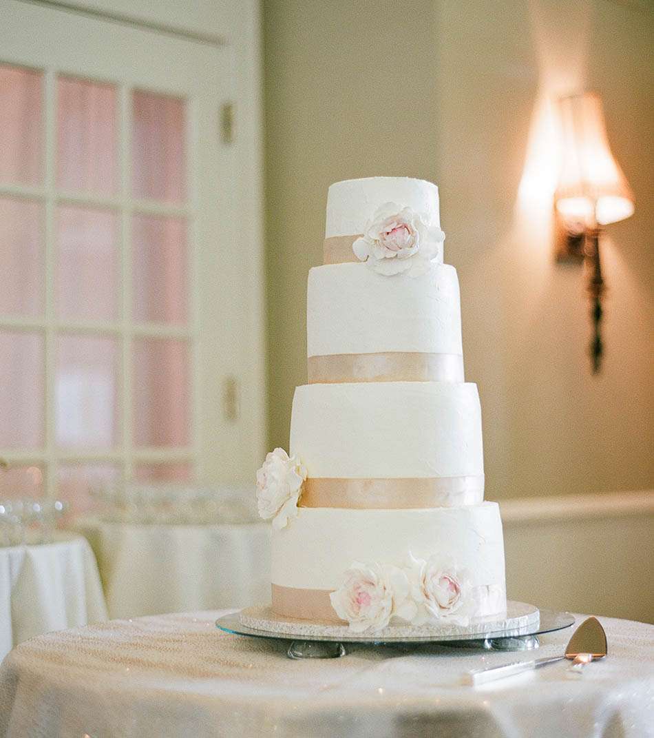 A Plum Brook Country Club wedding by Cleveland wedding photographers Hunter Photographic