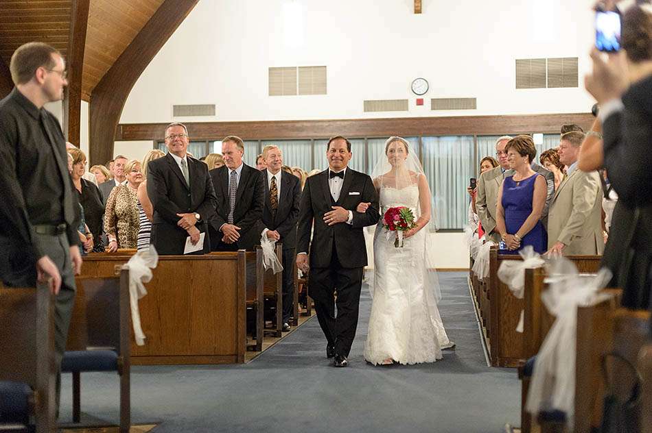 A summery Windows on the River wedding in downtown Cleveland