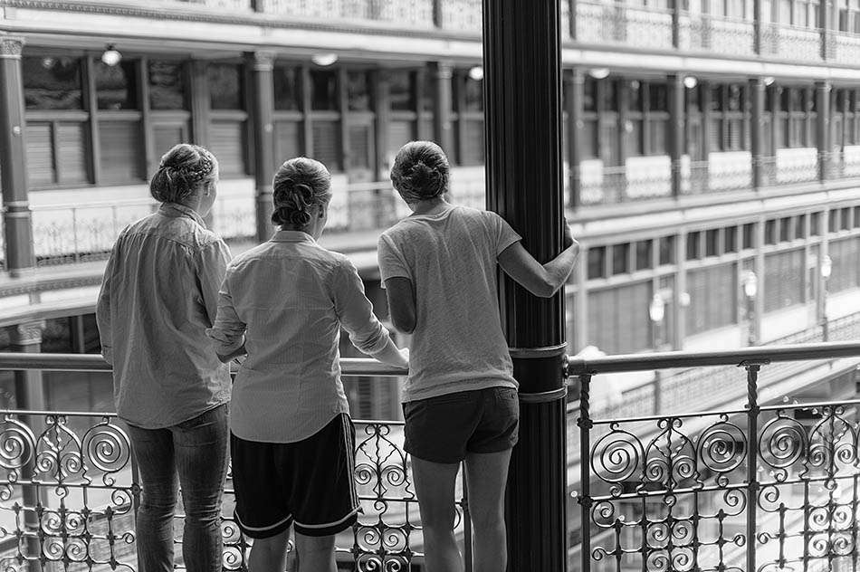 A Hyatt Regency Cleveland Arcade wedding by Cleveland wedding photographer Hunter Photographic