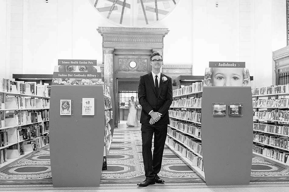 A Hyatt Regency Cleveland Arcade wedding by Cleveland wedding photographer Hunter Photographic