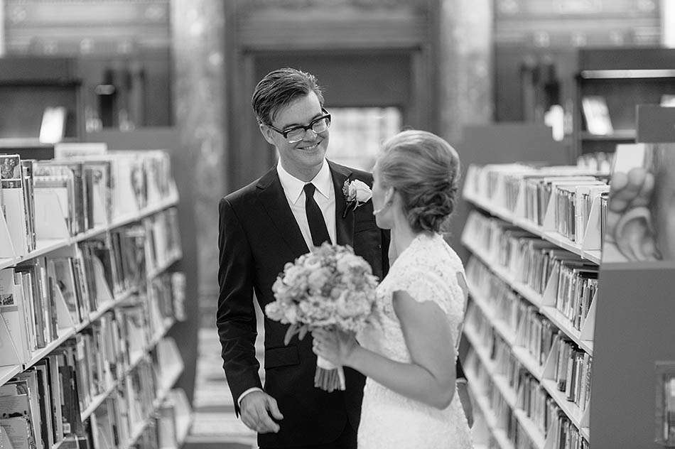 A Hyatt Regency Cleveland Arcade wedding by Cleveland wedding photographer Hunter Photographic