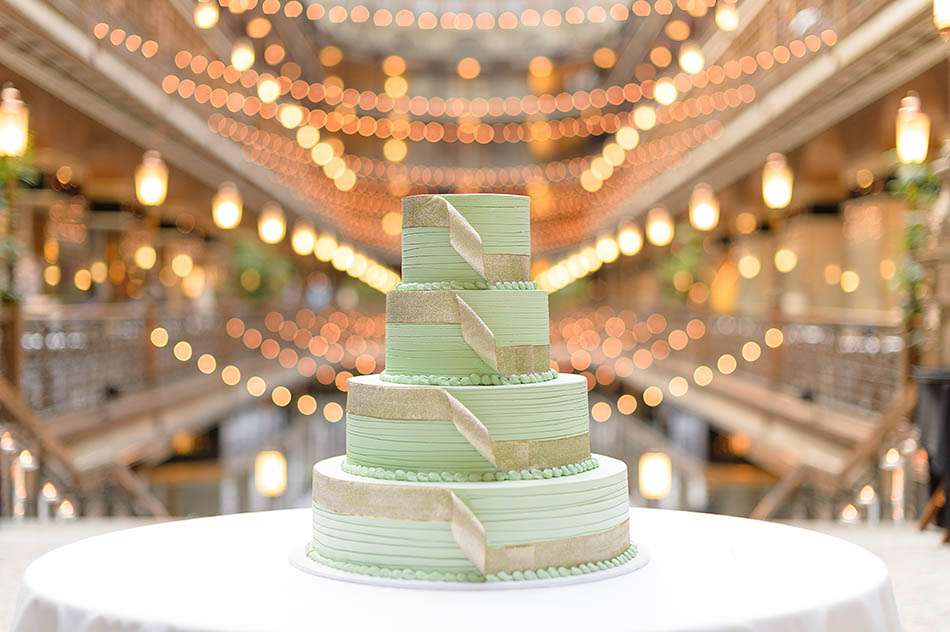 A Hyatt Regency Cleveland Arcade wedding by Cleveland wedding photographer Hunter Photographic