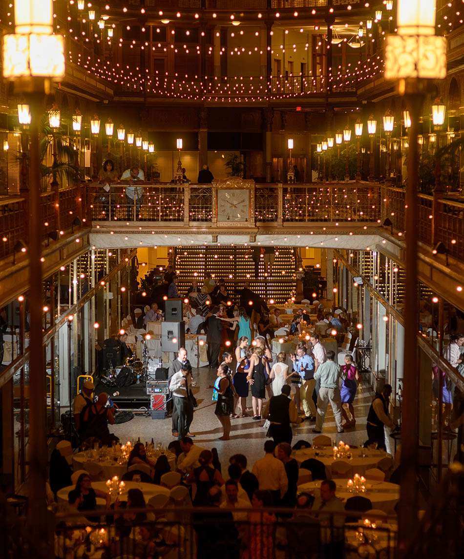 A Hyatt Regency Cleveland Arcade wedding by Cleveland wedding photographer Hunter Photographic