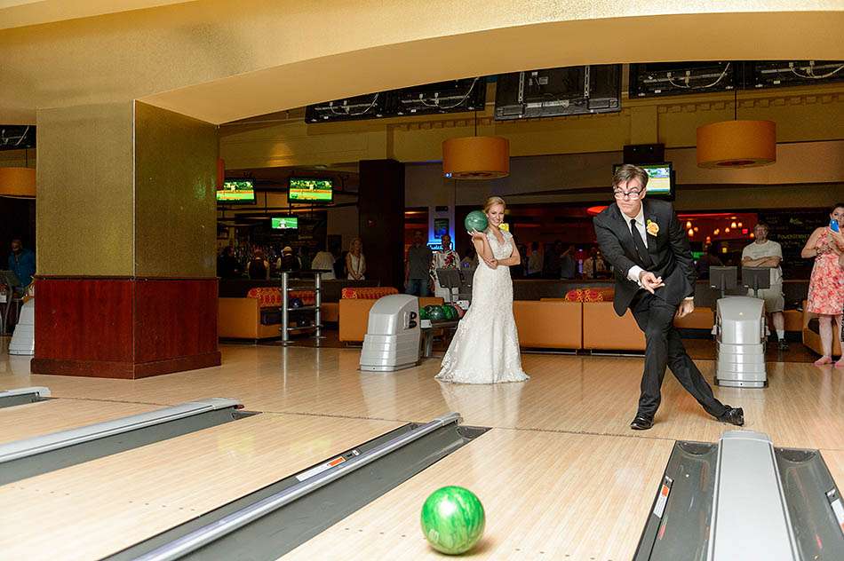 A Hyatt Regency Cleveland Arcade wedding by Cleveland wedding photographer Hunter Photographic