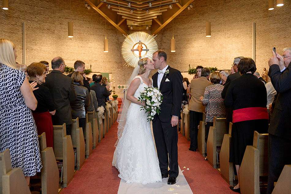 Summer Cleveland wedding at Embassy Suites Independence with Katie and Matt