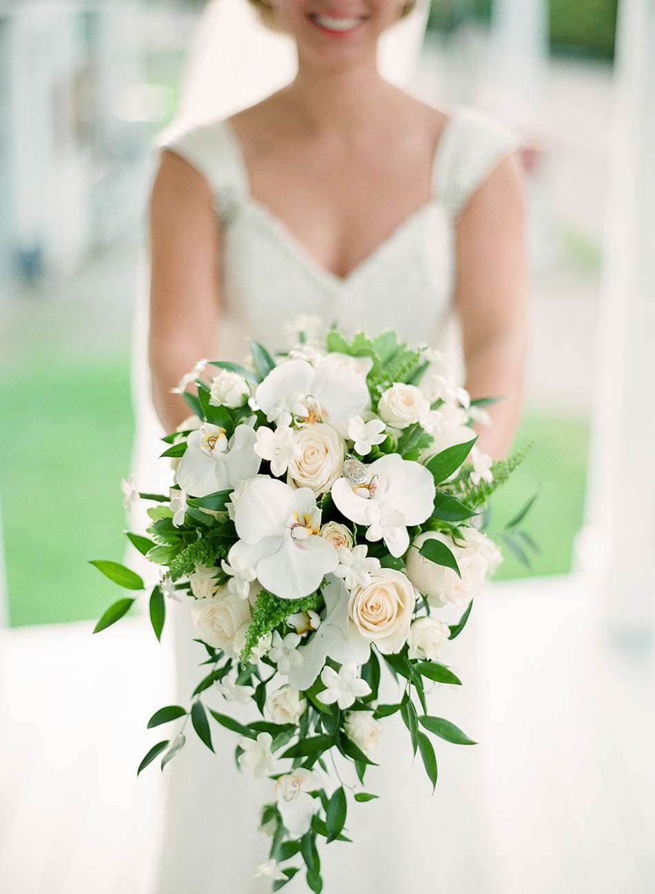 Summer Cleveland wedding at Embassy Suites Independence with Katie and Matt