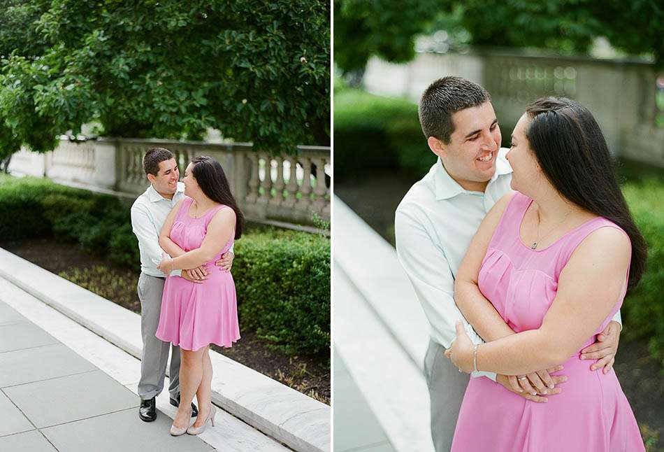 A summer engagement session at Clevleand Museum of Art with Lindsey and Jared