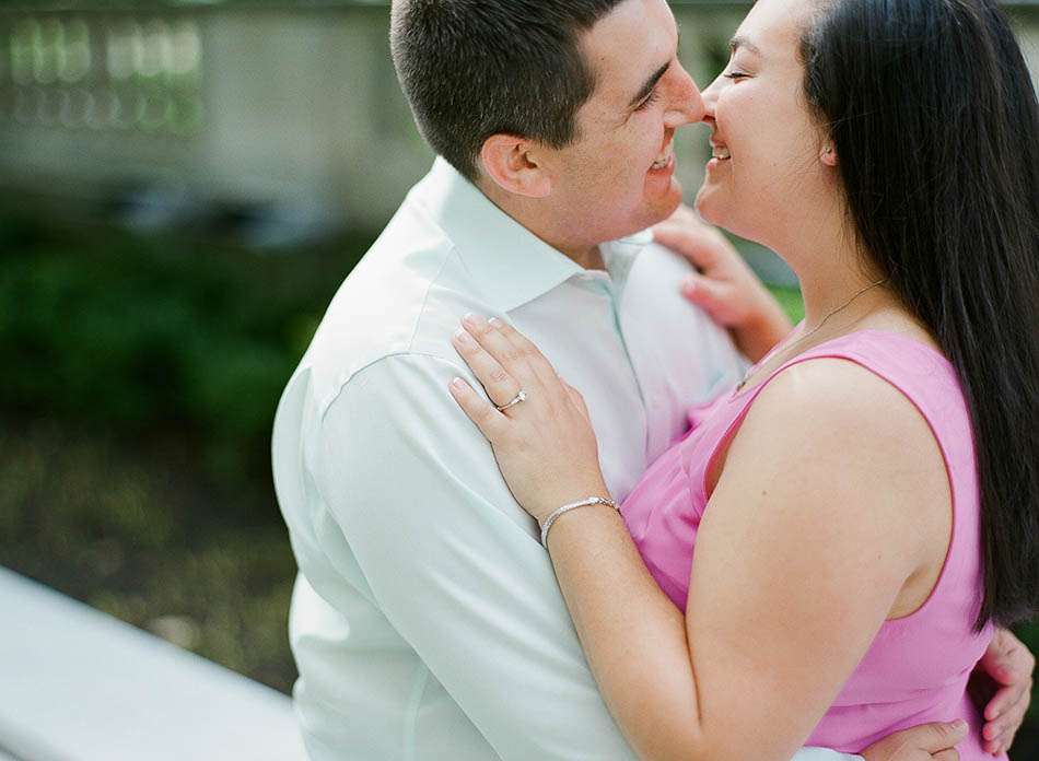 A summer engagement session at Clevleand Museum of Art with Lindsey and Jared