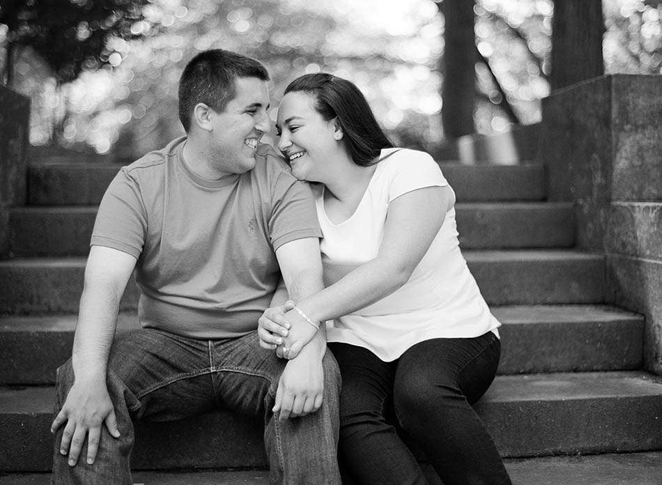 A summer engagement session at Clevleand Museum of Art with Lindsey and Jared