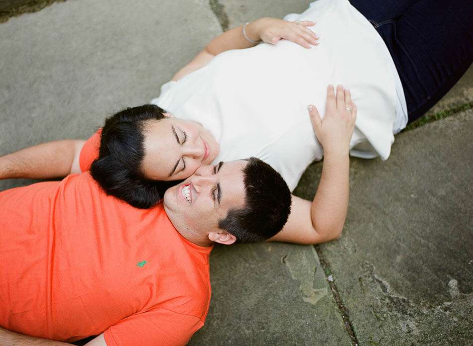 A summer engagement session at Clevleand Museum of Art with Lindsey and Jared