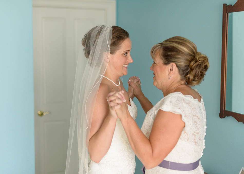 A summer wedding at the Union Club in Cleveland with Kaye and Nathan