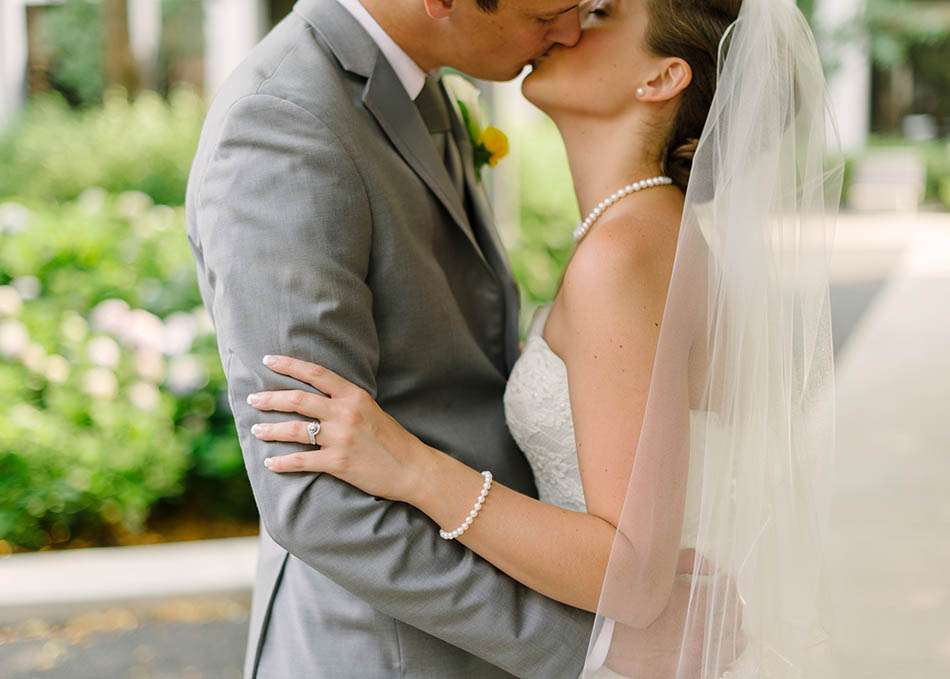 A summer wedding at the Union Club in Cleveland with Kaye and Nathan