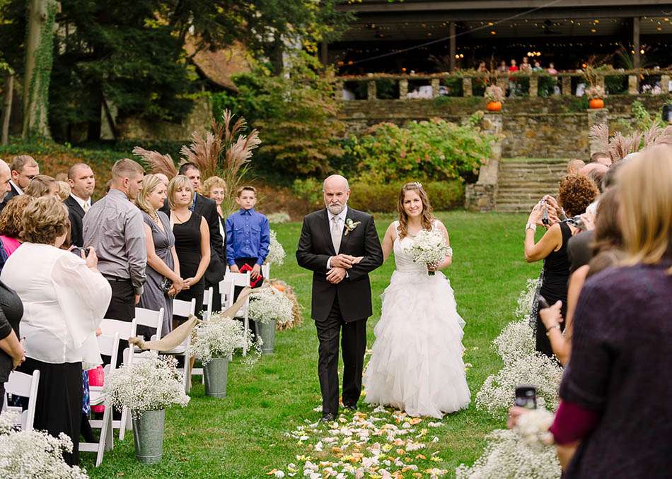 An autumn Hillbrook Club Cleveland wedding by Hunter Photographic