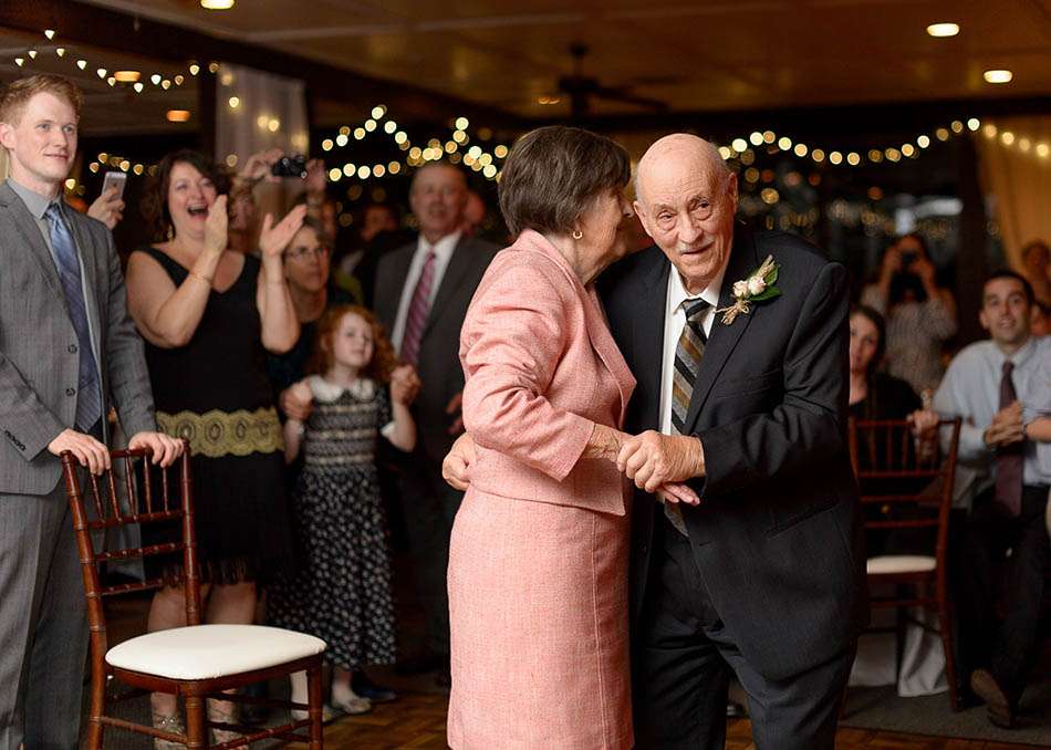 An autumn Hillbrook Club Cleveland wedding by Hunter Photographic