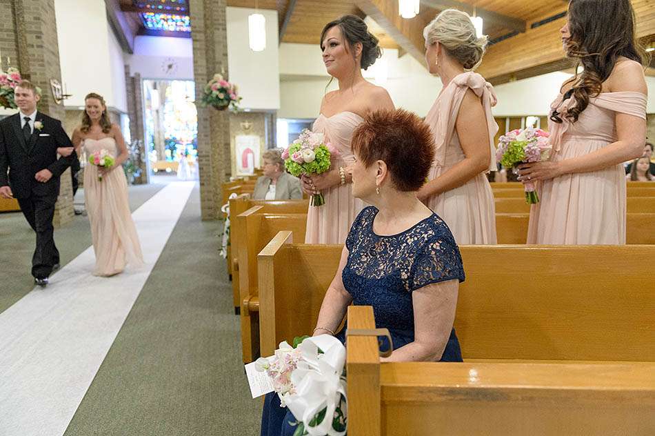 A spring Signature of Solon wedding by Cleveland wedding photographer Hunter Photographic