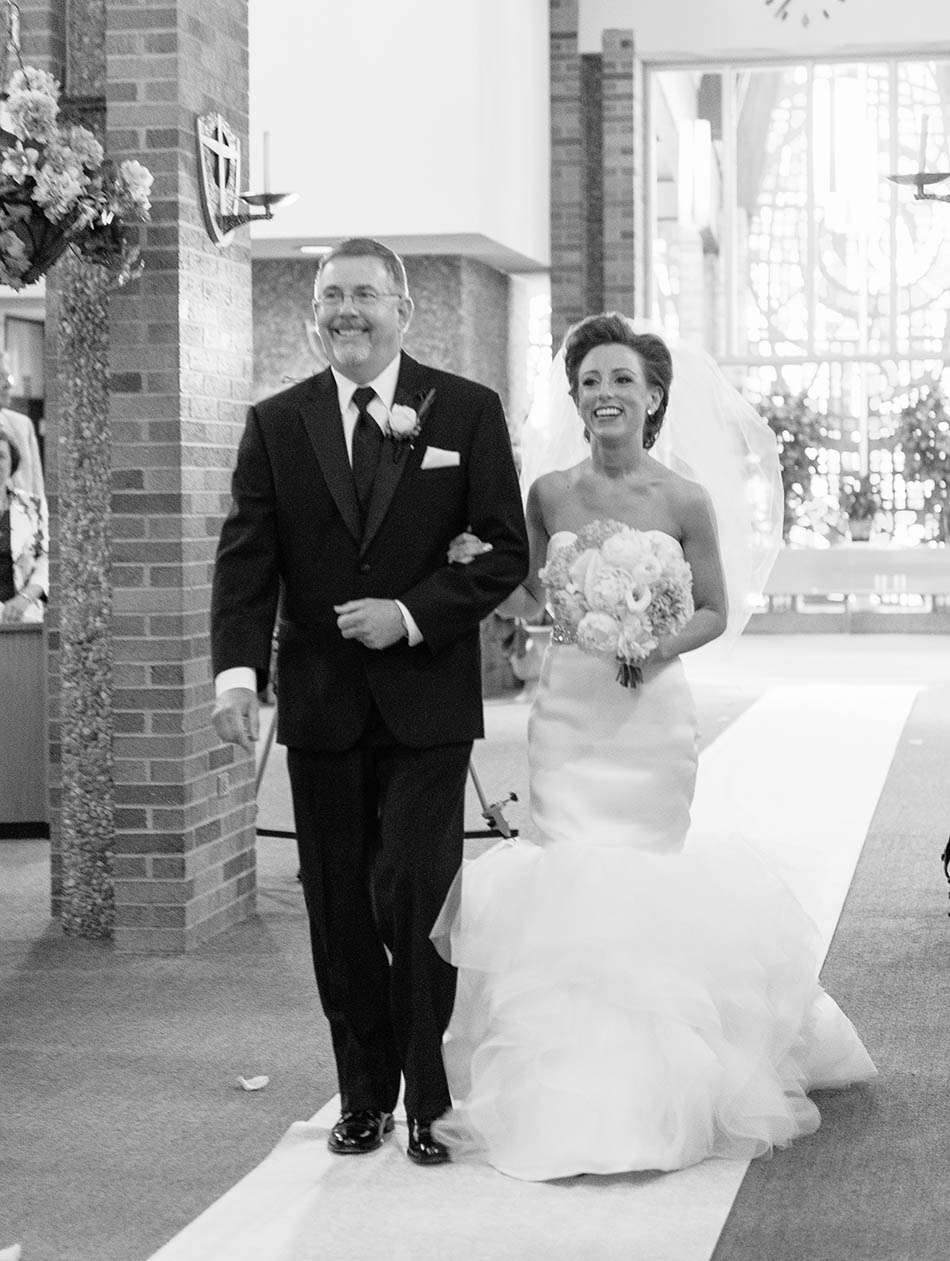 A spring Signature of Solon wedding by Cleveland wedding photographer Hunter Photographic