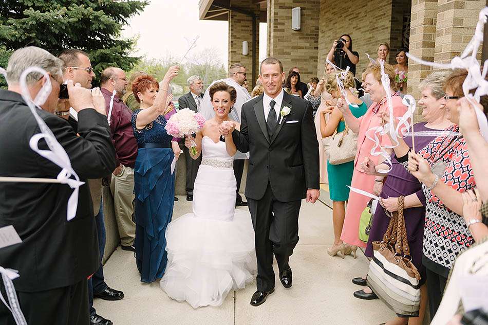 A spring Signature of Solon wedding by Cleveland wedding photographer Hunter Photographic