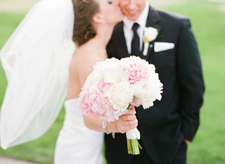 A spring Signature of Solon wedding by Cleveland wedding photographer Hunter Photographic