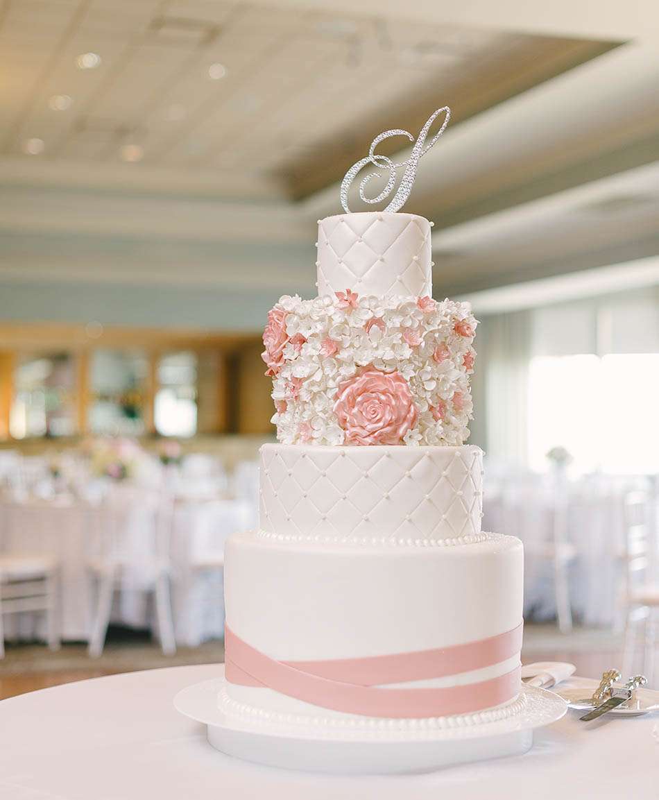 A spring Signature of Solon wedding by Cleveland wedding photographer Hunter Photographic