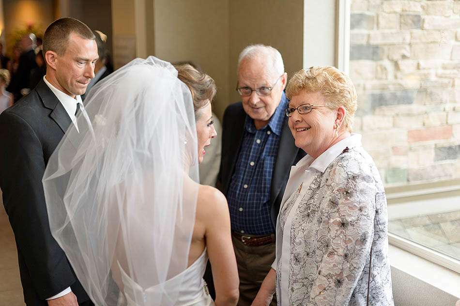 A spring Signature of Solon wedding by Cleveland wedding photographer Hunter Photographic