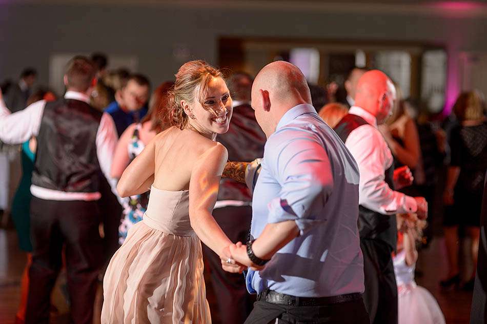 A spring Signature of Solon wedding by Cleveland wedding photographer Hunter Photographic