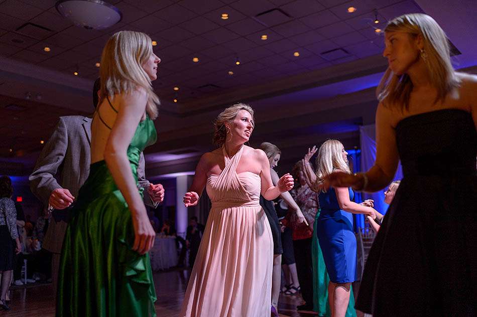 A spring Signature of Solon wedding by Cleveland wedding photographer Hunter Photographic