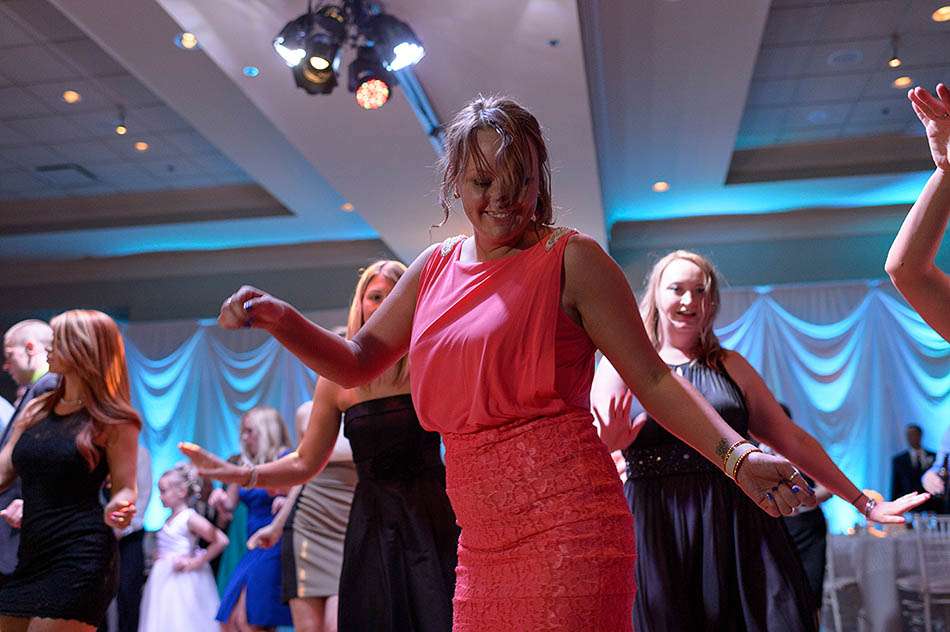A spring Signature of Solon wedding by Cleveland wedding photographer Hunter Photographic