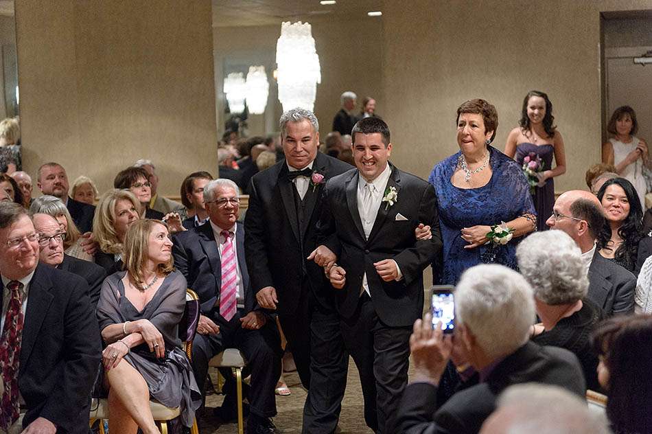 An Avon Lake wedding at Fountaine Bleau with Lindsey and Jared