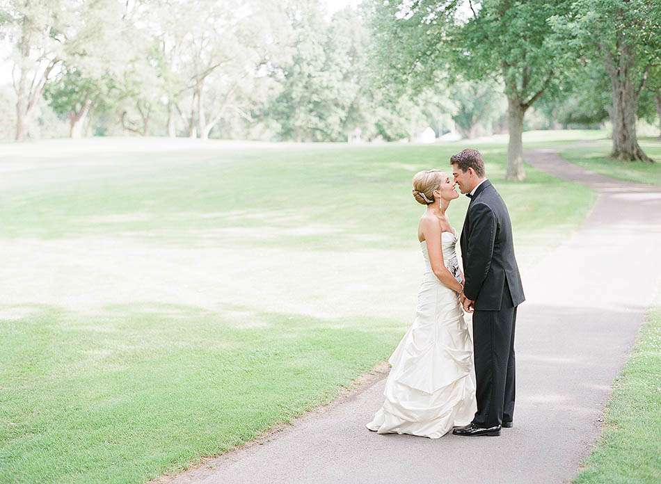 A Plum Brook Country Club wedding by Cleveland wedding photographers Hunter Photographic