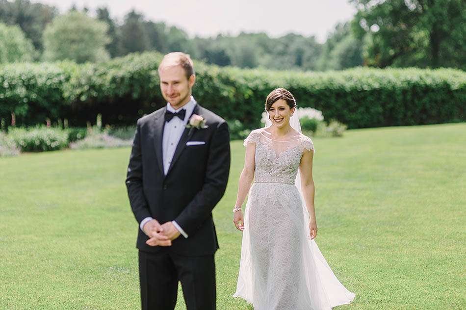 First look at Kirtland Country Club by Cleveland wedding photographer Hunter Photographic